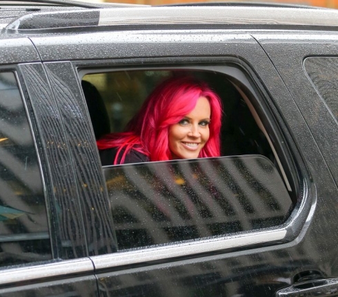 Jenny McCarthy τι έκανες στα μαλλιά σου;