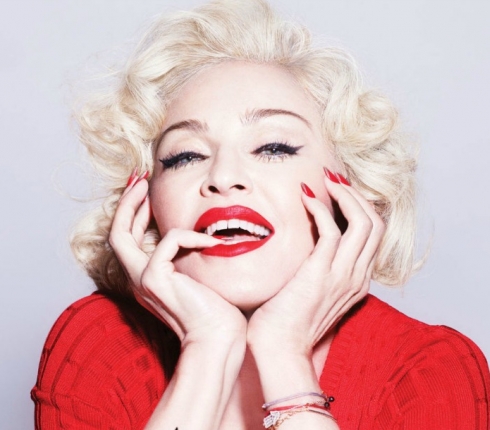 H Madonna τραγουδάει... αλλιώτικα το Holiday στο show του Jimmy Fallon (vid)