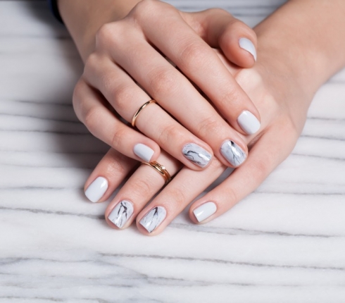 Νύχια 2016: Marble nails: H νέα τάση στα νύχια που πρέπει να δοκιμάσεις 