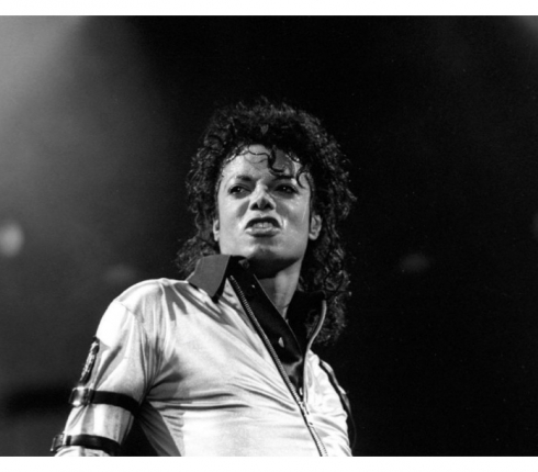 Michael Jackson: Τι έκρυβε η μυστική ντουλάπα που βρέθηκε σπίτι του!
