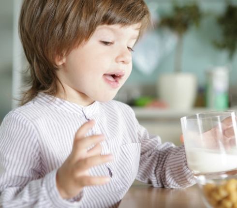 Τι γίνεται όταν το παιδί σου αρνείται να πιει το γάλα του;