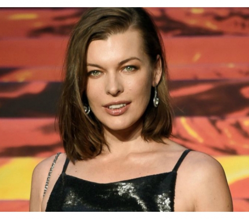 Η Milla Jovovich είναι εντυπωσιακή και χωρίς μακιγιάζ