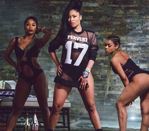 Nicki Minaj: Το μήνυμα στο t-shirt της κατά του Tyga