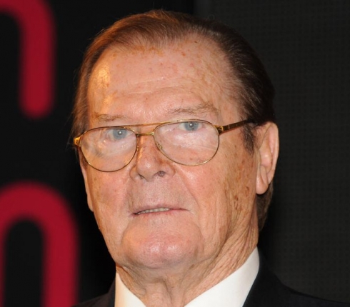 Sir ντροπή! Το ρατσιστικό σχόλιο του Roger Moore για τον Idris Elba