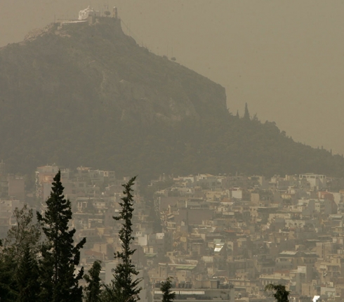 Αφρικανική σκόνη στην Αθήνα, σε κατάσταση έκτακτης ανάγκης η Άρτα
