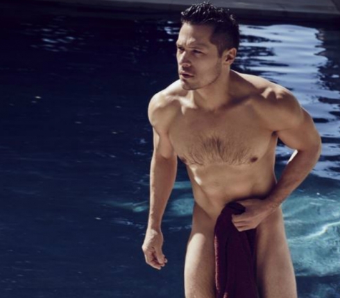 Nick Wechsler: Ο sexy άντρας της σειράς Revenge γδύνεται εντελώς!