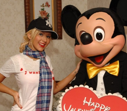 Ντροπή Christina Aguilera: O Mickey Mouse είναι μ@@@@ας!