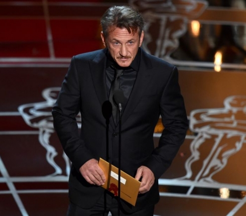 Sean Penn: Το αστείο στα Oscars που κατέληξε σε ρατσιστικό σχόλιο!