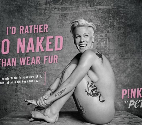 Pink: Γδύθηκε για την PETA και το καλό των ζώων!