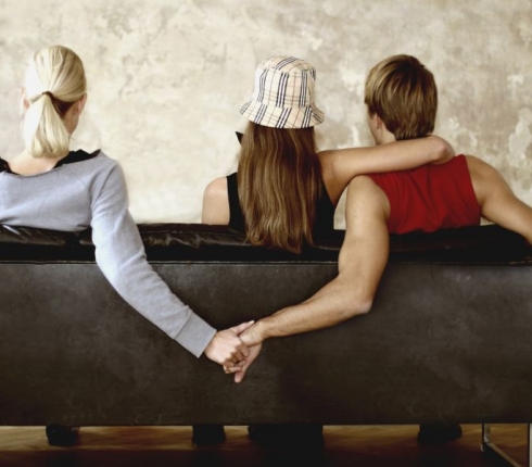 Στάσεις για σεξ με 2 γυναίκες! Πώς να το κάνεις σωστά και να τις ευχαριστήσεις και τις δύο!