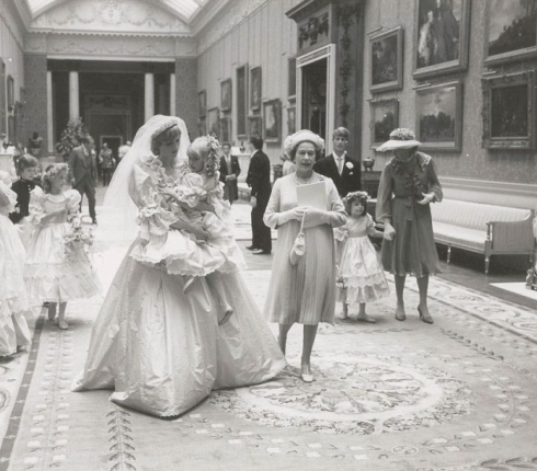 Πριγκίπισσα Diana: Κυκλοφόρησαν ανέκδοτες φωτογραφίες από τον γάμο της με τον Πρίγκιπα Κάρολο