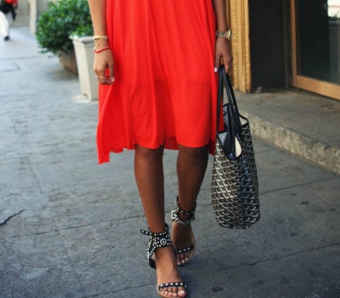 3 stylish τρόποι να φορέσεις το κατακόκκινο φόρεμα