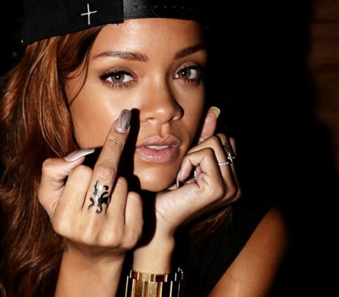 Rihanna: Η δίωξη ηλεκτρονικού εγκλήματος στα ίχνη του ψυχωτικού stalker που θέλει να τη σκοτώσει!
