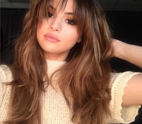 Η Selena Gomez μας δείχνει το νέο της hairstyle (μας έχει τρελάνει!)