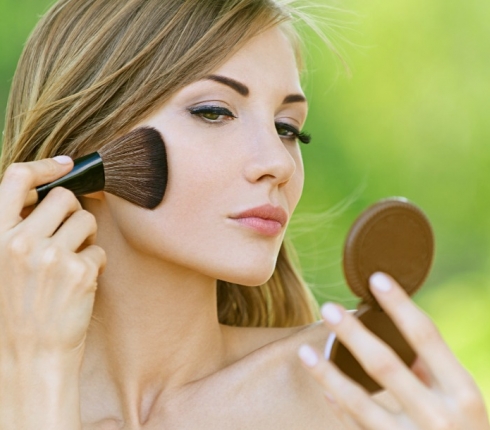 5 περίεργοι τρόποι που το μακιγιάζ επηρεάζει την ερωτική σου ζωή
