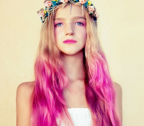 Θέλεις χρωματιστά μαλλιά χωρίς να τα βάψεις; Γίνεται!