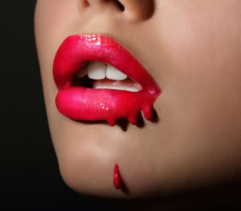 Ένα αντρικό καλλυντικό θα σε σώσει από τους λεκέδες των lip stains