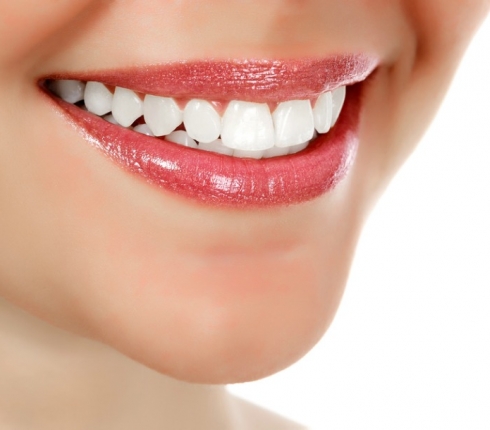 Στοματική Υγιεινή: 10 συνήθειες που καταστρέφουν τα δόντια σου  