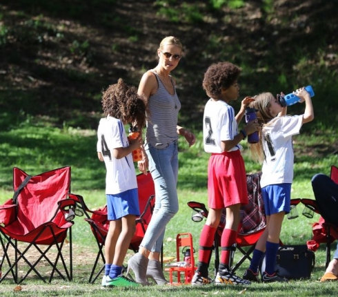 Η sexy Heidi Klum είναι μια soccer mom 