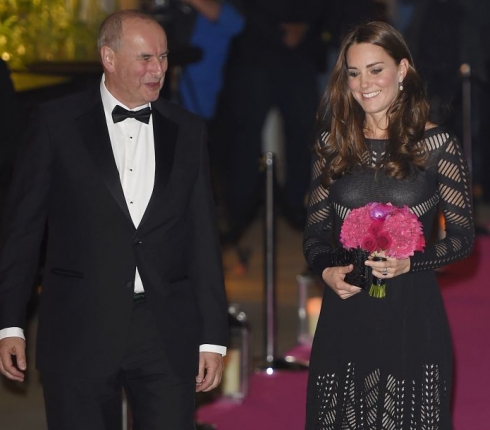 Η πιο sexy Kate Middleton που είδαμε ως σήμερα! Πόσο κανει το φουστάνι της;