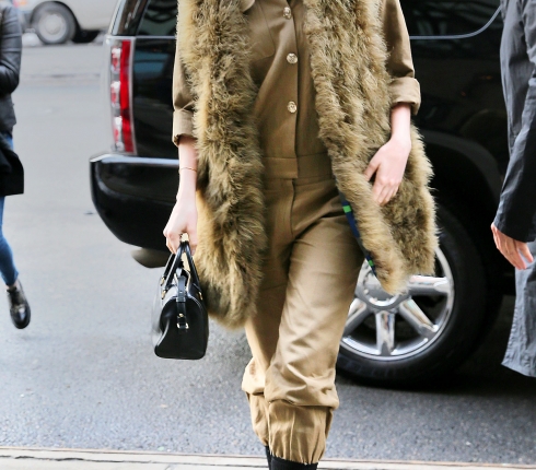 Ντύσου σαν τη Dakota Johnson: βρες κι εσύ το jumpsuit που σου ταιριάζει