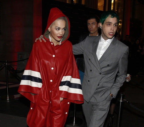 Rita Ora: Με τον πρασινομάλλη γιο του Tommy Hilfiger στο Παρίσι