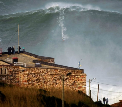 Garrett McNamara: Έκανε surf σε κύμα 30 μέτρων!