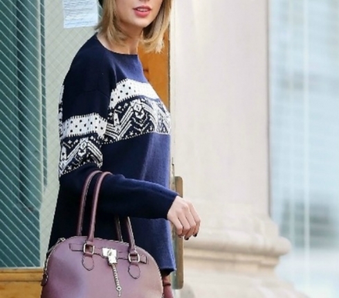 Η αγαπημένη τσάντα της Taylor Swift είναι οικονομική, stylish και μπορείς να την αποκτήσεις και εσύ!