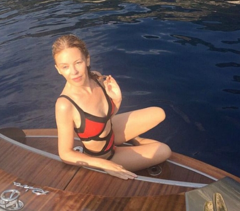 Kylie Minogue είσαι sexy και όποιος αντέξει!