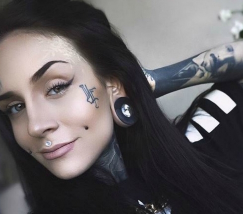 Πέντε τατουάζ που θα σε πείσουν να κάνεις το επόμενο με άσπρο μελάνι