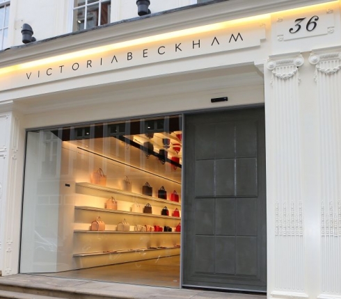 H Victoria Beckham τώρα και πωλήτρια!