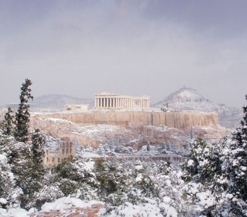 Παγώνει η πόλη: Πέφτει η θερμοκρασία, έρχονται χιόνια