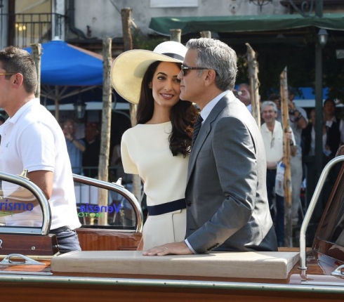 Δεν σταματάει τα γαμήλια πάρτι το ζεύγος Clooney
