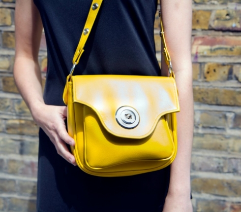Τσάντες 2016: To κίτρινο είναι το νέο μαύρο! 9 stylish τσάντες που το αποδεικνύουν