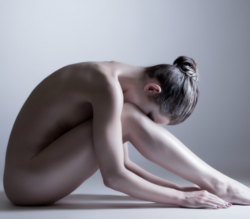 Naked Yoga: Το νέο trend έφτασε και στο Λονδίνο. Να περιμένουμε τη σειρά μας;