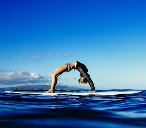 Yoga πάνω σε sup: Και όμως γίνεται και είναι τόσο αποτελεσματική και ανατρεπτική