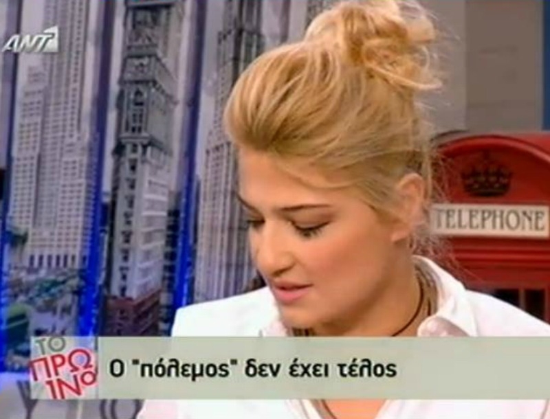 Όγκο στα μαλλιά και όταν είναι πιασμένα! Υιοθέτησε το χτένισμα της Φαίης Σκορδά