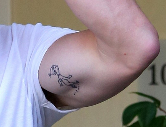 Έχεις δει τους δικέφαλους και το νέο τατουάζ του Chris Hemsworth;