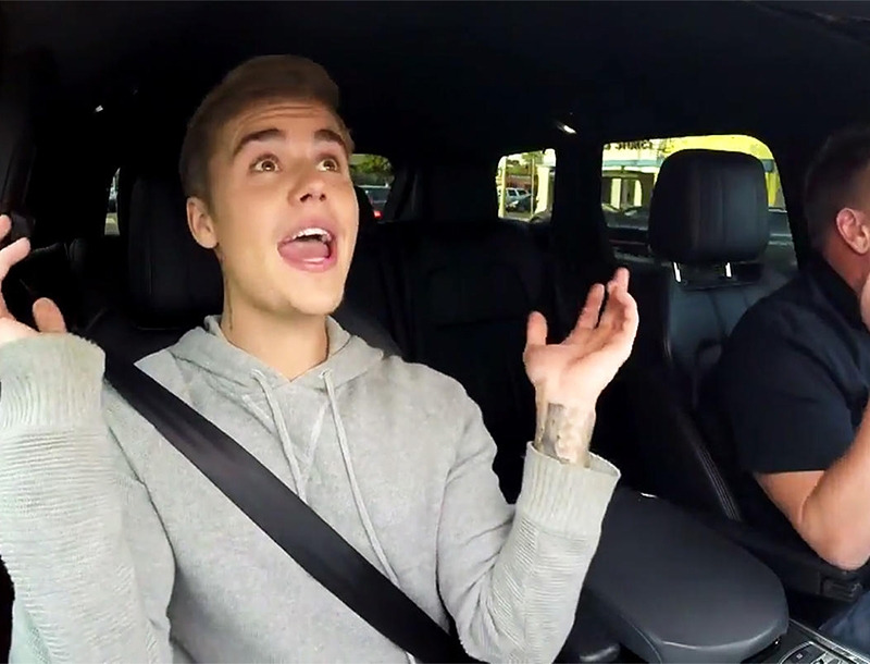 Θαύμα! Ο Justin Bieber τραγουδάει στο αμάξι και είναι συμπαθητικός