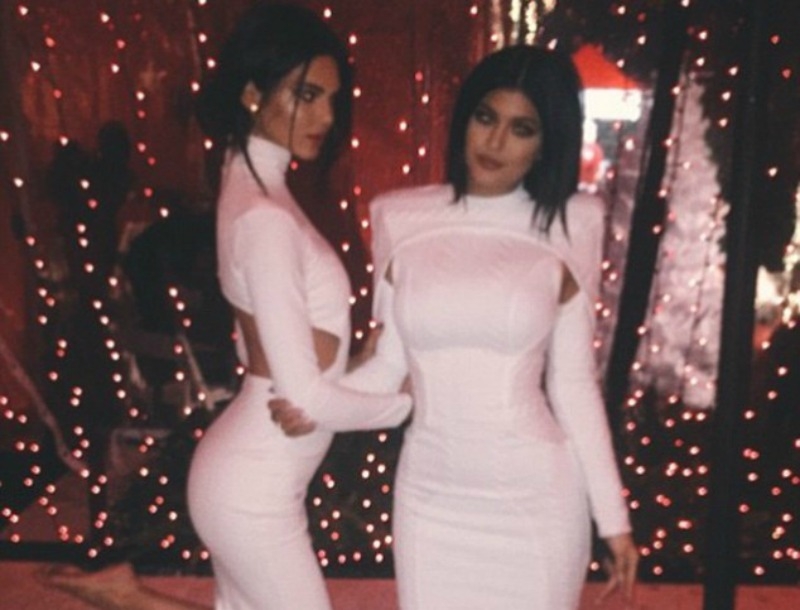 Kendall και Kylie Jenner: Ποια αντέγραψε το φόρεμα της άλλης; 