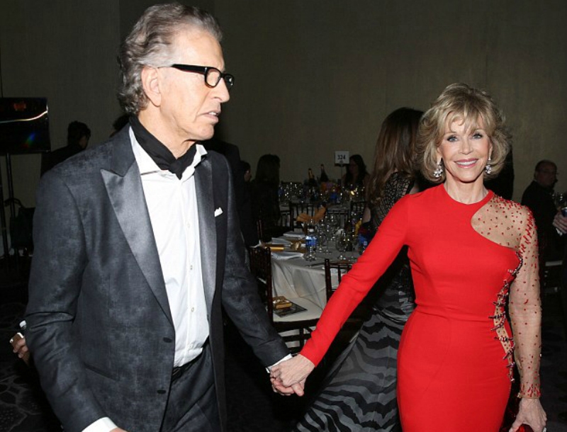 Πανικός στα Golden Globes: Λιποθύμησε ο σύντροφος της Jane Fonda 