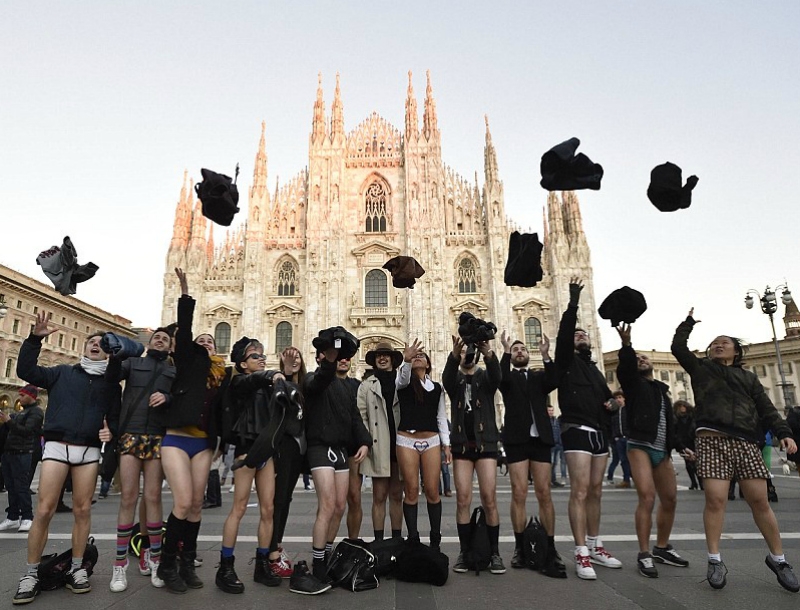 No Pants Day: Χιλιάδες κόσμος μπήκε στο μετρό μόνο με τα εσώρουχα!