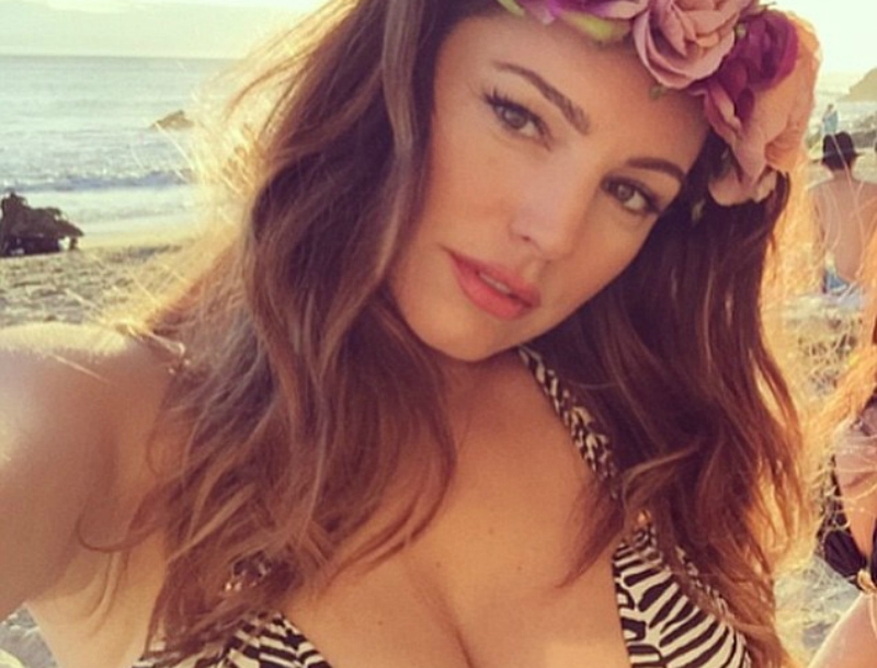 Η ζουμερή Kelly Brook στην παραλία με τέλειο μπικίνι! Η ζουμερή Kelly Brook στην παραλία με τέλειο μπικίνι!