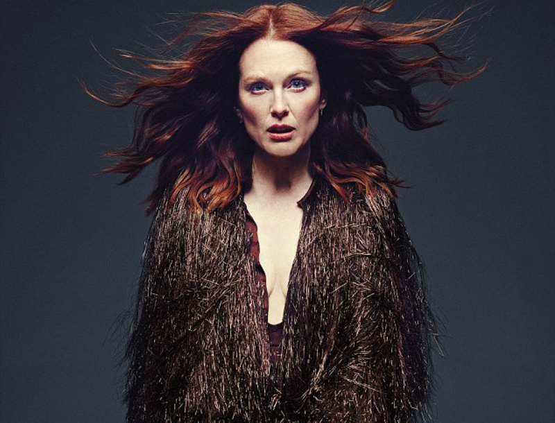 Julianne Moore: Η sexy φωτογράφιση και η αποκάλυψη για το παρελθόν της