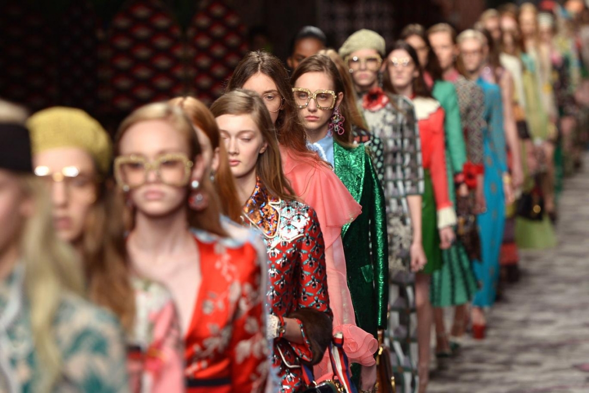 Milan fashion week: Λάμψη, χρώμα και geek-chic πολυτέλεια από τον Οίκο Gucci!