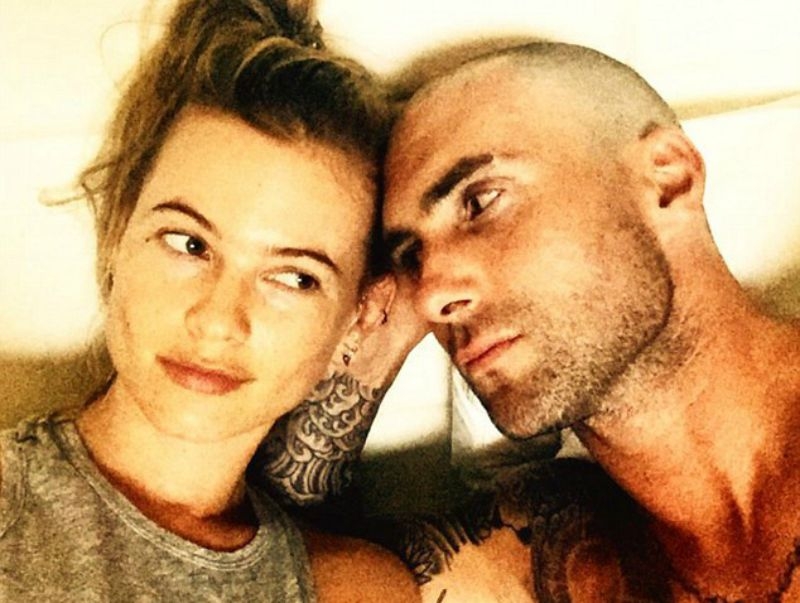 Adam Levine έμεινες καραφλός; Adam Levine έμεινες καραφλός;