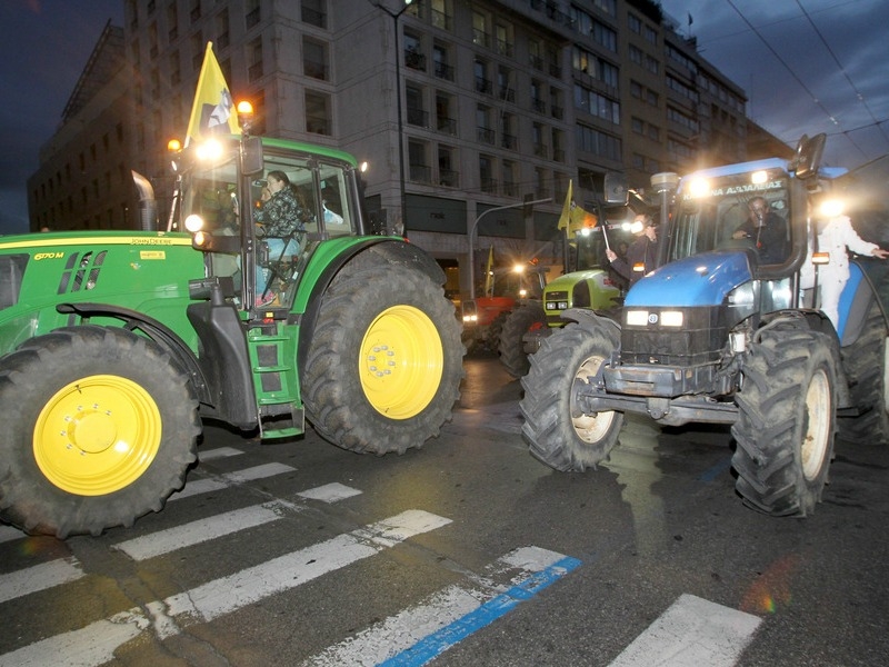 Οι αγρότες στην Αθήνα! Με φασολάδα, live Μαργαρίτη και αντίσκηνα στο Σύνταγμα περιμένουν να ξημερώσει