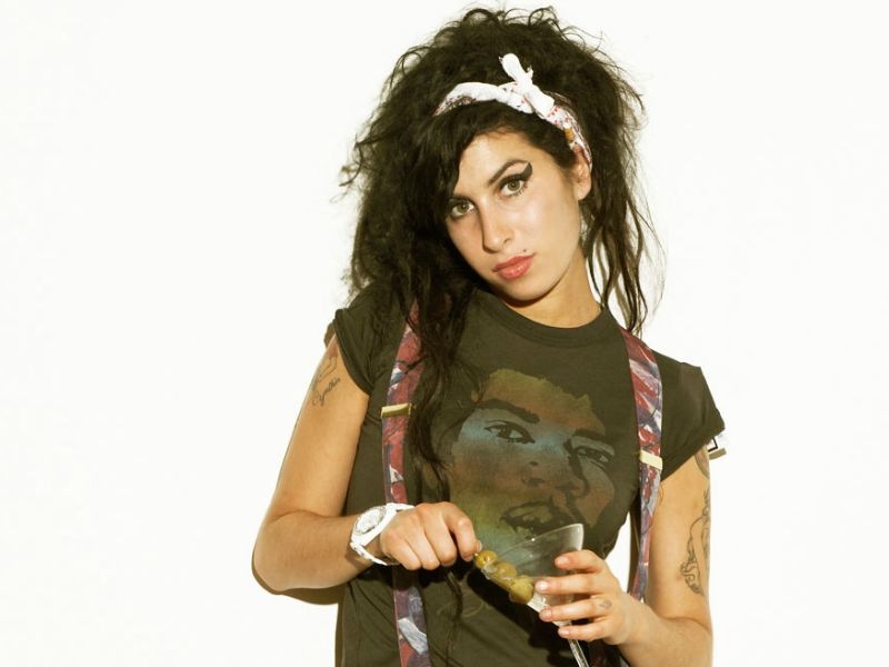 Amy Winehouse: 4 χρόνια μετά τον αιφνίδιο θάνατό της, το #FollowMe θυμάται το φαινόμενο Amy!