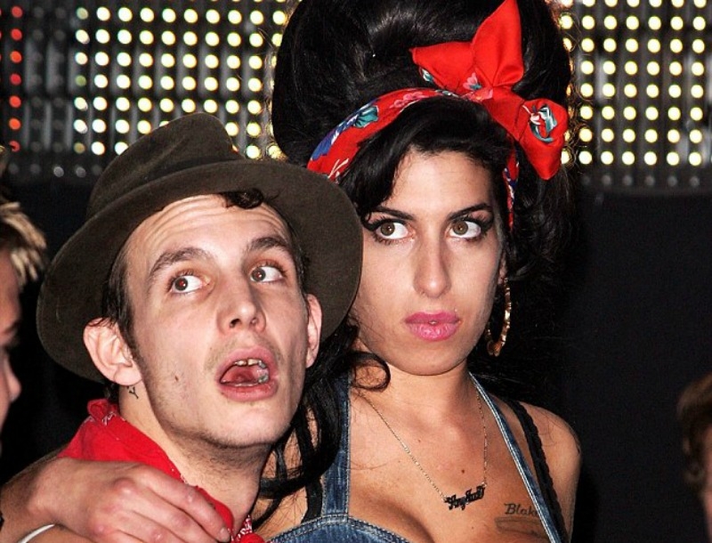 Amy Winehouse: O αδερφός μου την κατέστρεψε - Αυτός την έσπρωξε στα βαριά ναρκωτικά