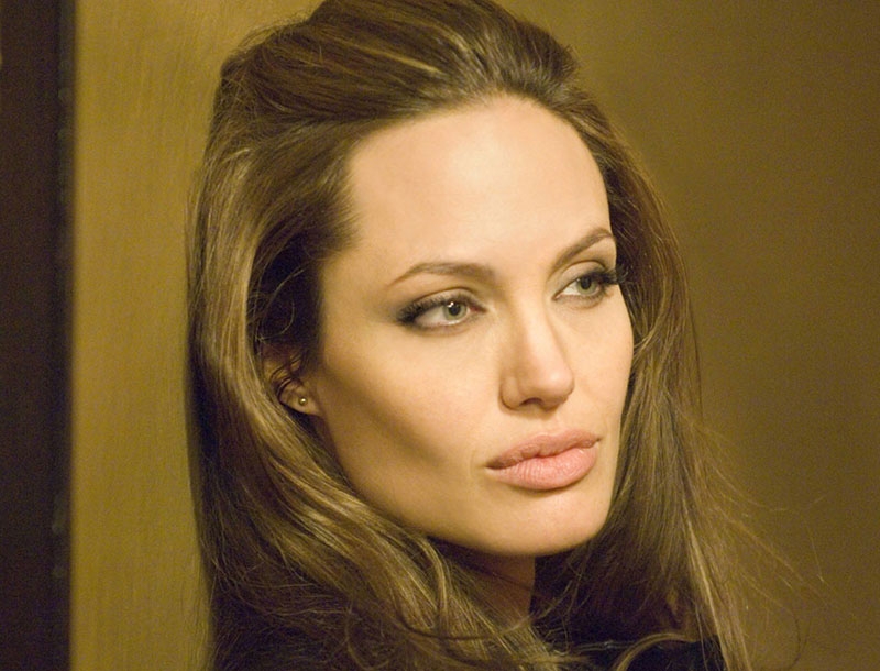 Όχι, δεν παρατά την υποκριτική η Angelina Jolie